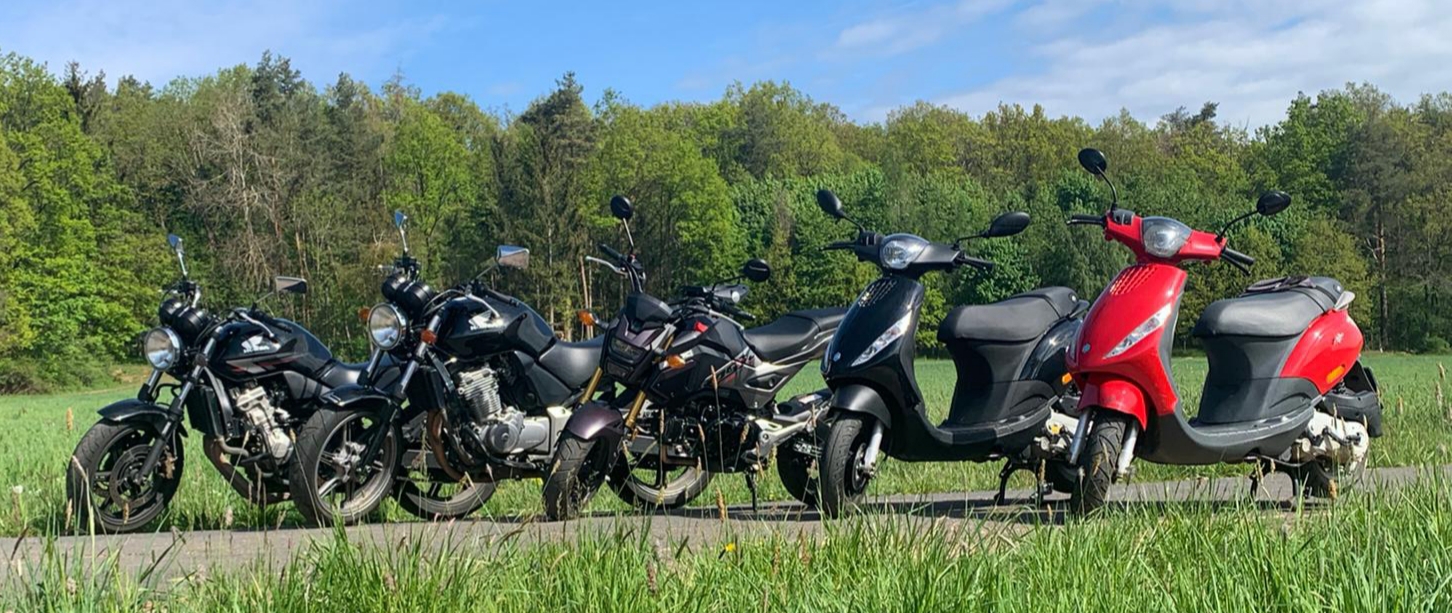 Diverse Zweiräder von der Seite aufgenommen